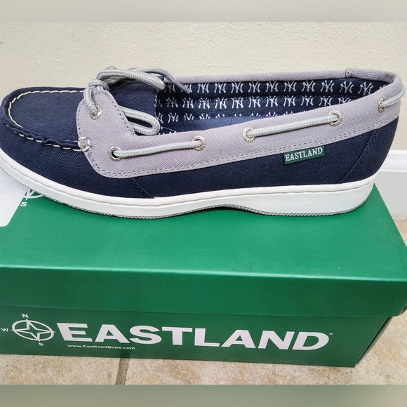 Womens Eastland MLB New York Yankees Boat Shoes Size 9.5 NWT - Picture 2 of 8